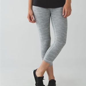 Lululemon Wunder Under Crop || Roll Down Wee Are From Space Silver Spoon size6/8